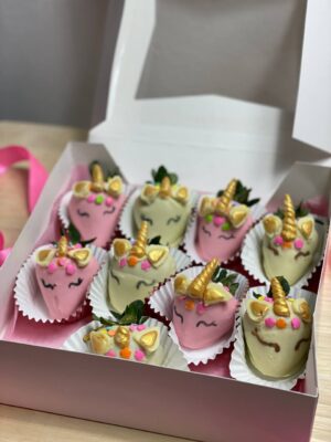 сhocolate covered strawberries Unicorn